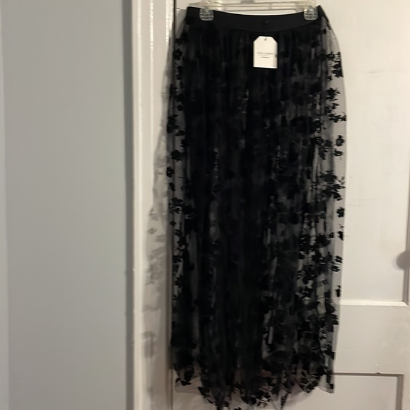 Black Sheer Lace Floral Maxi-Skirt - Picture 3 of 6